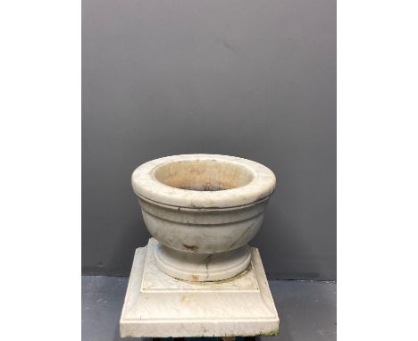 White veined marble font design planter on square tapering base.  Diameter 54cm total height 51cm approx.    (B.P. 21% + VAT)