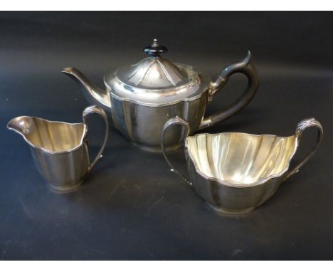 A silver three piece tea set with ebonized handle and finial to teapot, Sheffield 1919. weight all in 31ozs.