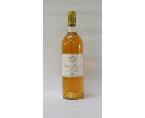 CHATEAU SUDUIRAUT 1983 VINTAGE SAUTERNES
A bottle of the Chateau Suduiraut 1983 Vintage 1er Cru Classe Sauternes.  75cl.  No 