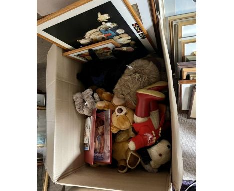 A good selection of teddy bears to include Paddington Bear, Merrythought, etc