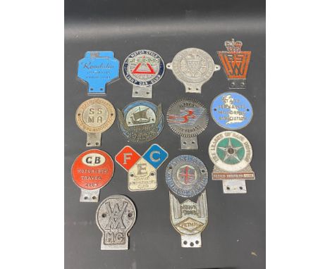 A tray of unusual car badges including Lyons Club Motoring Section, Ferodo Motor Cycle Light Car Club etc. 