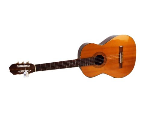 Suzuki Model 9501 classical guitar  