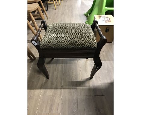 VINTAGE MUSIC STOOL