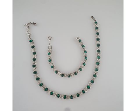 Klassisch-elegantes Vintage-Set aus Collier und Armband - silberfarbenes Metall, Besatz mit blütenförmig angeordneten kleinen
