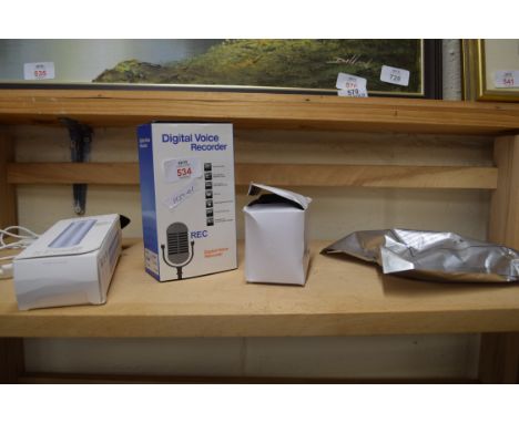 MIXED LOT: DIGITAL VOICE RECORDER X-POWER POWER BANK/SPEAKER STAND AND OTHER ASSORTED ITEMS