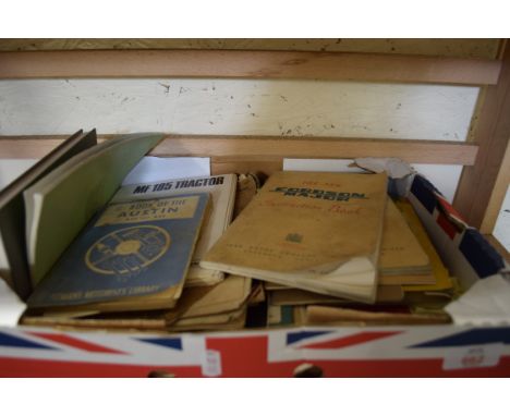 MIXED LOT: AUTOMOBILE AND TRACTOR INTEREST TO INCLUDE FORDSON MAJOR INSTRUCTION BOOK, MF185 TRACTOR INSTRUCTION BOOK ETC