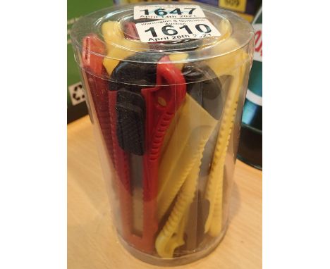 Boxed set of craft knives. P&amp;P Group 1 (£14+VAT for the first lot and £1+VAT for subsequent lots) 