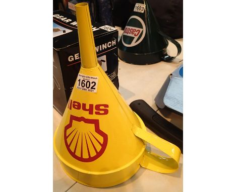 Yellow metal shell oil funnel. P&amp;P Group 2 (£18+VAT for the first lot and £3+VAT for subsequent lots) 