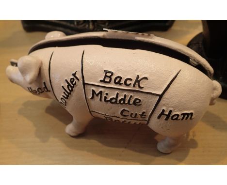 Cast iron Harrisons Hams pig moneybox, L: 20 cm. P&amp;P Group 1 (£14+VAT for the first lot and £1+VAT for subsequent lots) 