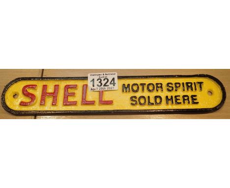 Cast iron Shell motor spirit sign, L: 28 cm. P&amp;P Group 1 (£14+VAT for the first lot and £1+VAT for subsequent lots) 