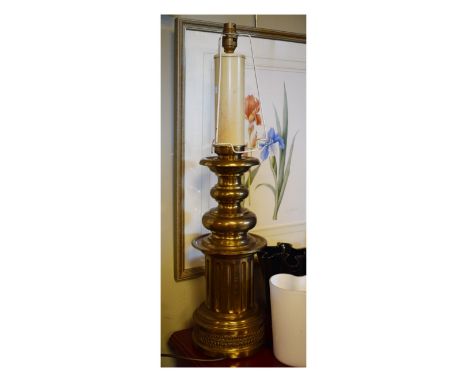 Brass finished column table lamp with knopped upper section over fluted pedestal base, wired for electricity   Condition: 