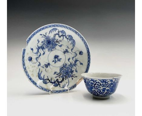 A Chinese blue and white porcelain bowl, 18th century, in Ming style, blue seal mark, height 6cm, diameter 10.5cm and a Chine