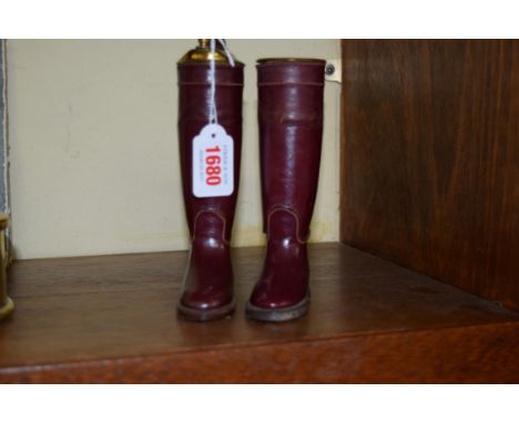 A novelty boot form lighter and ashtray set, the lighter inscribed 'Windsor'.