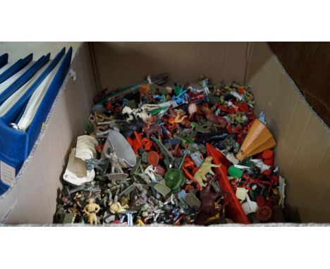 A large quantity of Lone Star and other similar plastic figures. 