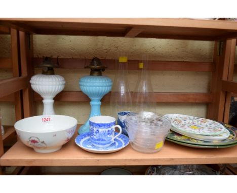 A mixed lot of ceramics and glass, to include a late 18th century English porcelain slop basin.