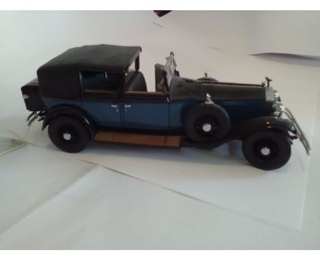 Rolls Royce Franklin mint 1/24 scale model of a 1929 Rolls Royce phantom 1. In near mint condition. Highly detailed model Hig