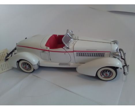 Auburn Franklin mint 1/24 scale model of a 1935 Auburn 851 Speedster White Red in excellent condition. No box. Highly detaile