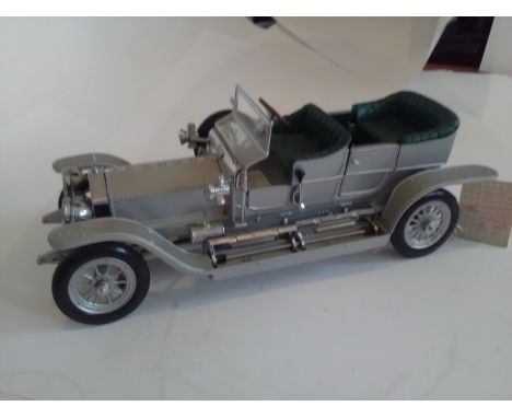 Rolls Royce Franklin mint 1/24 scale model of a 1907 Rolls Royce Silver Ghost, excellent condition. No box. Highly detailed q