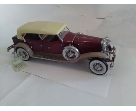 Duesenberg Franklin mint 1/24 scale model of a Red Duesenberg J Derham Tourster 1930 in excellent condition. No box. Highly d