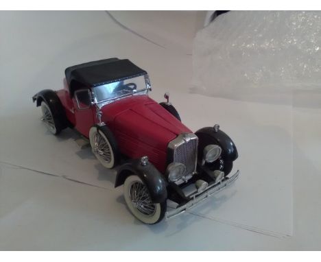 Stutz Franklin mint 1/24 scale model of a 1928 Stutz Blackhawk Boattail Speedster Red/Black, in excellent condition. No box. 