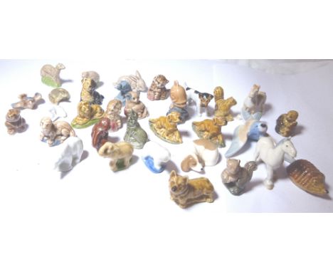 WADE WHIMSIES. Thirty two mixed Wade whimsies