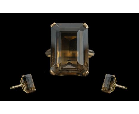 Ladies - Attractive 9ct Gold Single Stone Smoky Topaz Set Ring. Full Hallmark to Interior of Shank. The Smoky Topaz of Rectan