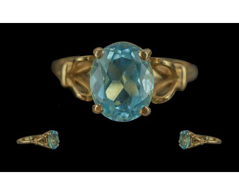 Ladies - Pleasing Quality 9ct Gold Single Stone Aquamarine Set Dress Ring. Full Hallmark to Interior of Shank. The Faceted Aq