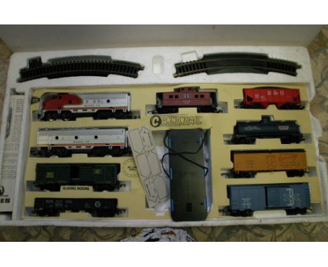 A boxed "OO" scale Santa Fe Cannonball model railway 