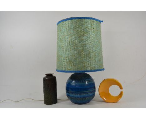 An Italian Bitossi lamp base and shade, a conforming vase with incised chromosome pattern and a Bertoncello vase