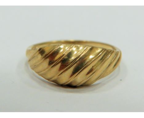 9ct Banded Signet ring.  Finger size 'Q-5'   2.9g