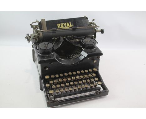 Vintage 'Royale' Typewriter&nbsp; in working order but would need ribbons. see photos. 485144