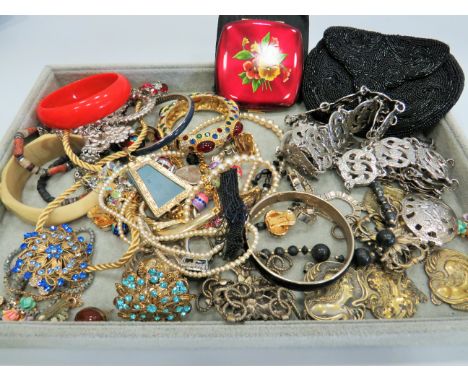 GoodSelection of Costume Jewellery, plus a vintage beaded purse and Compact. See photos. 