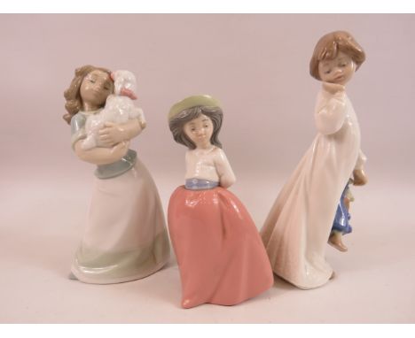 3 Nao figurines of little girls, the tallests measures 8".