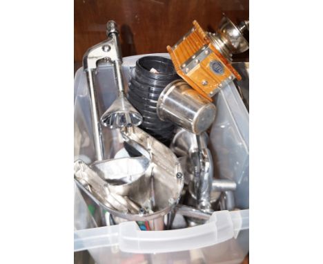 Box of kitchen equipment to include a coffee grinder &amp; juice squeezers