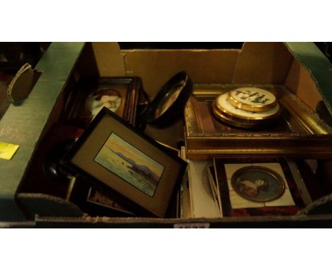 A small quantity of painted and printed portrait miniatures and similar. 