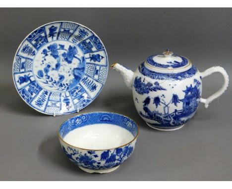 A 19thC. Chinese blue &amp; white teapot (damaged) twinned with a 19thC. Chinese plate &amp; a porcelain bowl with Chinoserie