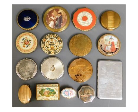 A quantity of twelve vintage compacts including two Stratton, one Mascot &amp; a cigarette case &amp; a trinket box