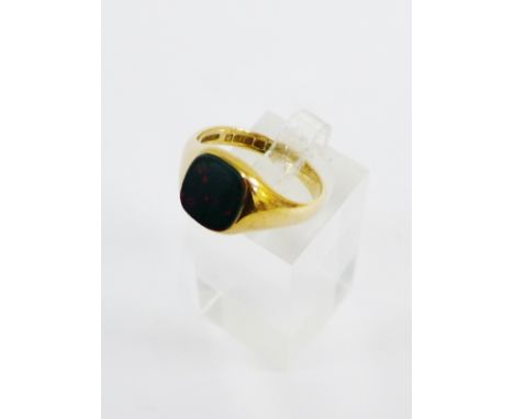 9 carat gold bloodstone set ring, UK ring size R