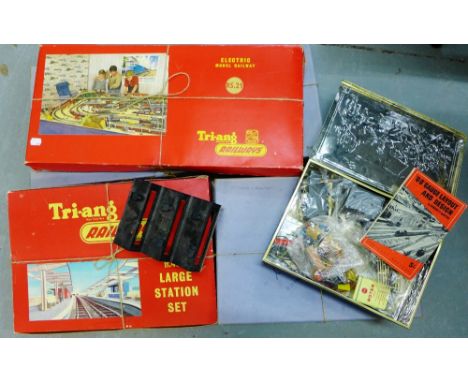 Collection of Triang railways to include&nbsp;R.459 large station set, together with some track etc.