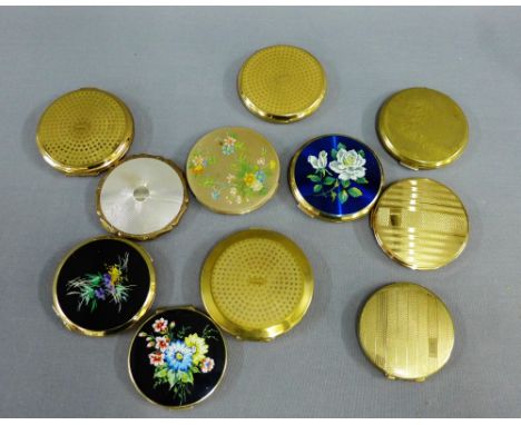 Quantity of vintage powder compacts to include Stratton etc. (11) 
