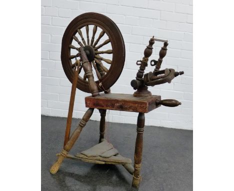 Vintage spinning wheel, 76 x 85cm 