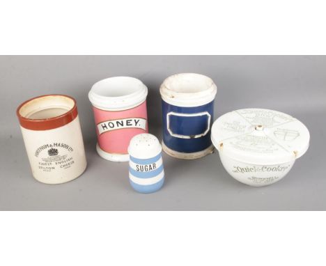 A quantity of vintage kitchen ceramics to include Grimwades 'Quick-Cooker Bowl', T.G Green Sugar Shaker, Fortnum &amp; Mason 