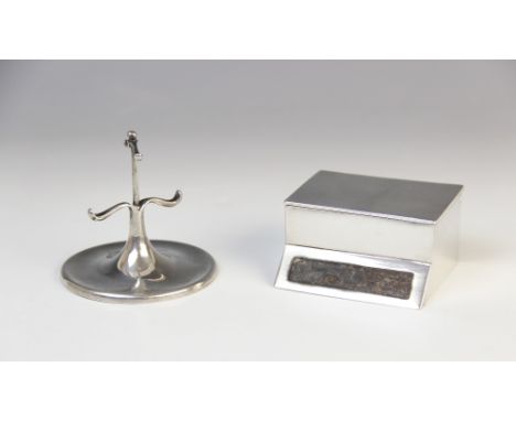 A George V silver table vesta, marks for Birmingham 1912 (maker's mark worn), of rectangular form with hinged cover opening t