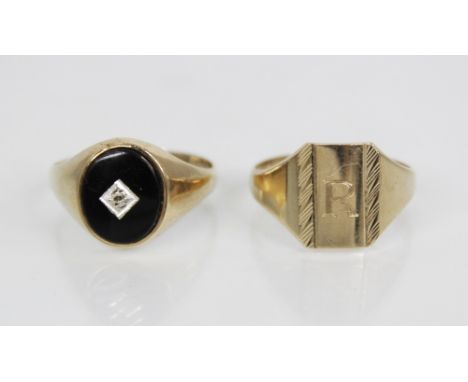 A 9ct gold signet ring, the rectangular head engraved with the letter 'R' with engine turned decoration to shoulders, 14mm x 