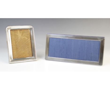 A George V silver mounted photograph frame by Synyer & Beddoes, Birmingham 1920, of rectangular form with curved corners and 