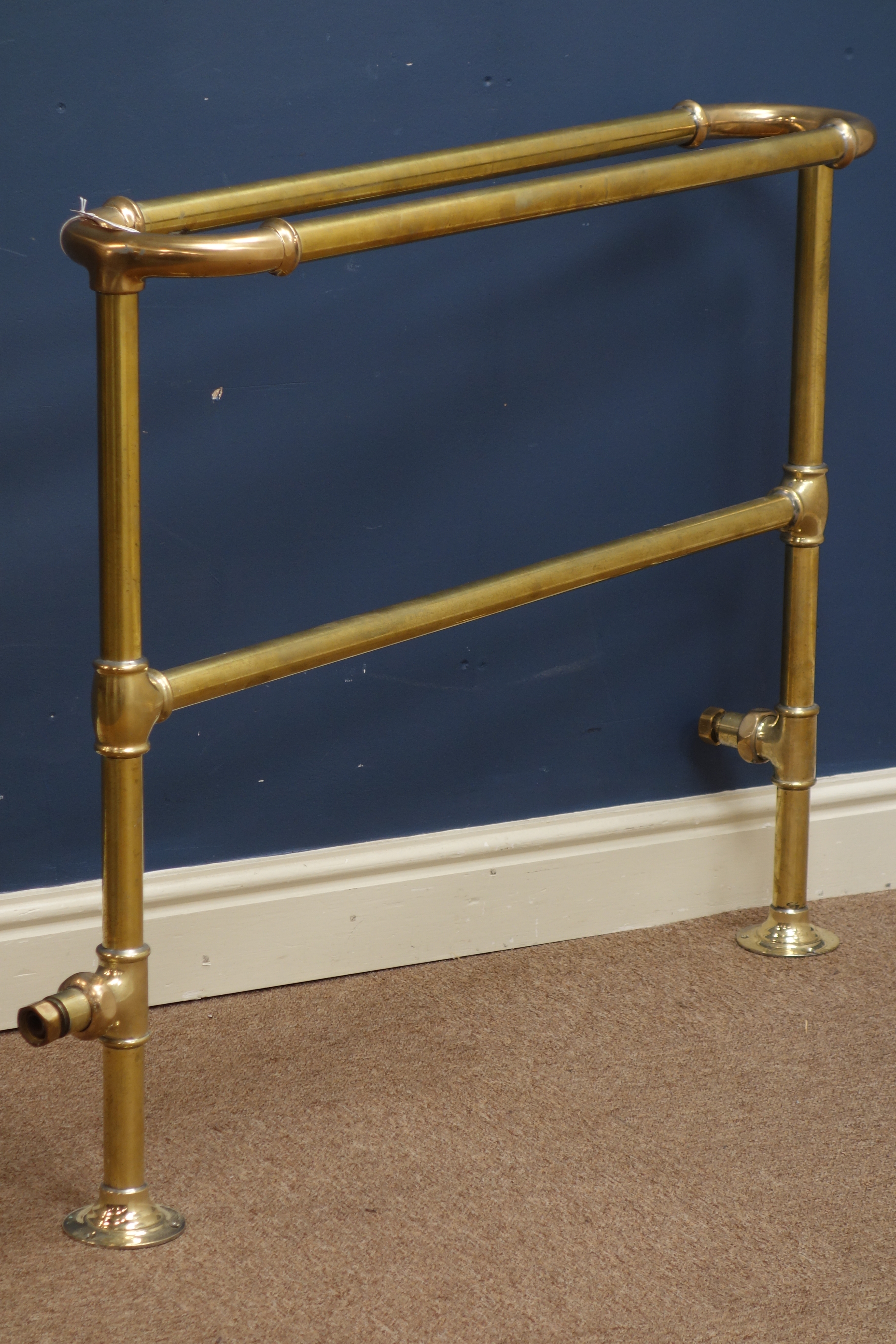stand up towel rail