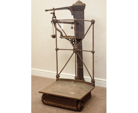 19th century 'W & T Avery Birmingham' cast iron sack scales   Condition Report   Click here for further images, condition, au