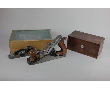 Two 'Faithfull' woodworking planes in fitted box, largest 24cm, together with a rosewood tea caddy, rectangular form, 20.5cm