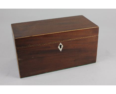 A Victorian mahogany rectangular tea caddy with two zinc lined compartments, 23.5cm