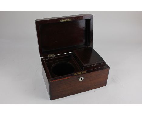 A Victorian rosewood rectangular tea caddy with zinc lined canister, 24.5cm